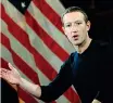  ??  ?? La bandiera Mark Zuckerberg, 36 anni, è il fondatore e presidente di Facebook. È stato criticato per non aver oscurato i post di Trump