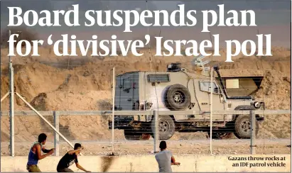  ??  ?? Gazans throw rocks at an IDF patrol vehicle