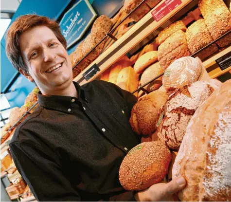  ?? Foto: Silvio Wyszengrad ?? Frank Schubert ist Chef der gleichnami­gen Bio‰bäckerei in Augsburg.