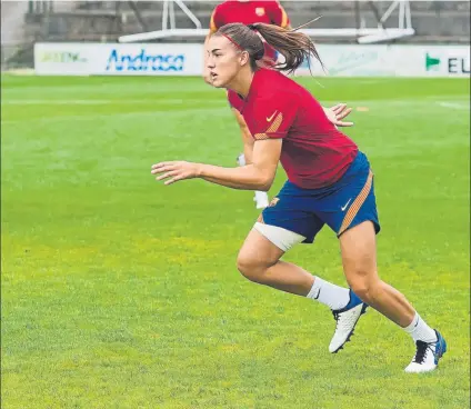  ?? FOTO: FCB ?? Patri Guijarro se entrenó el sábado en Sestao con una protección en el muslo Su alineación obligaría a sacrificar a una delantera