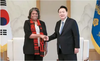  ?? Courtesy of presidenti­al office ?? President Yoon Suk Yeol shakes hands with U.S. Ambassador to the United Nations Linda Thomas-Greenfield during a meeting at the presidenti­al office in Seoul, Monday.