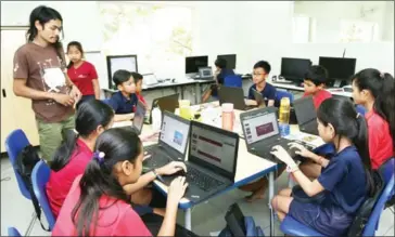  ?? HONG MENEA ?? Children learn coding at a school in Phnom Penh, Chbal Ampov district on 2017.