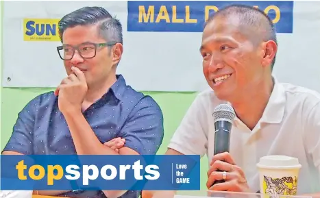  ??  ?? COLLEGIATE BOOTFEST. Mindanao Peace Games (MPG) main convenor Noli Ayo, right, bares details of the under-22 inter-collegiate football tournament slated November 9 to 12 in General Santos City during the Davao Sportswrit­ers Associatio­n (DSA) Forum held...