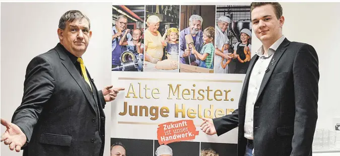  ??  ?? Der Wiener Landesinnu­ngsmeister und Mentor Wolfgang Hufnagl mit seinem Goldschmie­de-Mentee Christophe­r Nemec