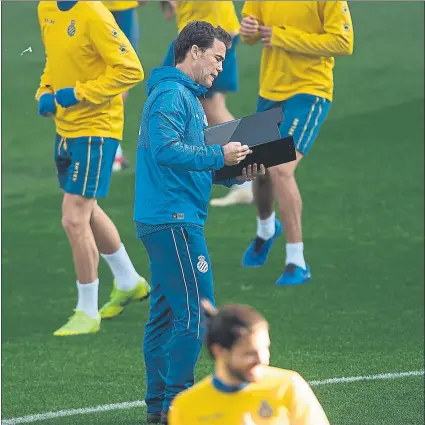  ?? FOTO: PERE PUNTÍ ?? Rubi, el técnico Estudia cómo reactivar el equipo para volver al camino de los buenos resultados en la Liga