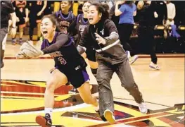  ?? Steve Galluzzo For The Times ?? HANNAH (3) AND HEART LISING sprint off the bench to join teammates after Sun Valley Poly’s City Section Division I win over LACES on Saturday.