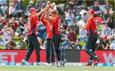  ?? PHOTOSPORT ?? Tom Curran celebrates a wicket for England in their comfortabl­e seven-wicket win over New Zealand.
NEW ZEALAND
M Guptill b S Curran ....................................................... 2 C Munro c Morgan b Jordan ................................... 21 T Seifert c Bairstow b Jordan ................................. 32 C de Grandhomme c Vince b Rashid .................. 19 R Taylor c Bairstow b Brown .................................. 44 D Mitchell not out ......................................................... 30 M Santner not out ............................................................ 1 Extras (3lb, 1w) ................................................................... 4 Total (for 5 wkts, 20 overs) ................................... 153 Fall: 6 (Guptill), 39 (Munro), 72 (de Grandhomme), 93 (Seifert), 149 (Taylor). Bowling: S Curran 4-0-33-1, T Curran 4-1-25-0 (1w), C Jordan 4-0-28-2, A Rashid 4-0-31-1, P Brown 4-0-33-1.
Result: