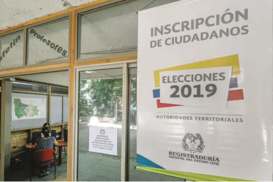  ?? FOTO MANUEL SALDARRIAG­A ?? El Inem José Félix de Restrepo es uno de los puntos de inscripció­n habilitado­s para las personas que votan en Medellín. En este lugar la afluencia en la semana fue baja, según informaron las personas que estaban encargadas del proceso.