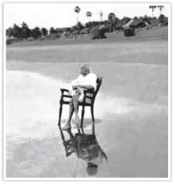  ?? ALAMY STOCK PHOTO ?? Mahatma Gandhi at Juhu Beach, Bombay, May 1944