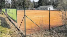  ?? FOTO: MICHAEL PANZRAM ?? In einzelnen Bundesländ­ern darf unter Beachtung von Regeln wieder Tennis gespielt werden – der WTB hofft, dass es bald auch für Baden-Württember­g grünes Licht gibt.