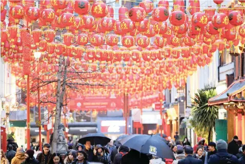  ?? HENRY NICHOLLS African News Agency (ANA) ?? CHINA’S Lunar New Year holiday retail sales rose 8.5percent from last year. The softer growth is evidence that the economy is slowing. BRENDA GOH |