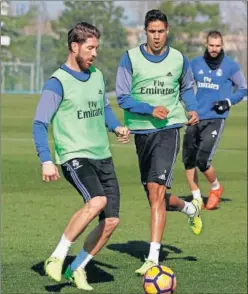  ??  ?? REGRESO. Sergio Ramos se entrenó con normalidad y jugará mañana.