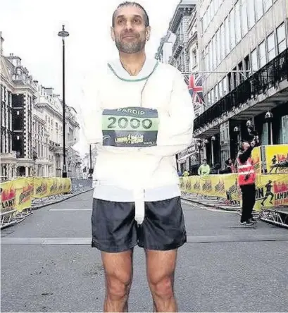  ??  ?? Pardip Minhas managed an incredible 1 hour 43 minutes and 43 seconds time in the London Landmarks Half Marathon, despite being bound in a straitjack­et