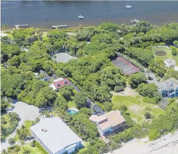  ?? WHITAKER REALTY/COURTESY ?? The property at 923 Hillsboro Mile has 125 feet of direct oceanfront frontage.