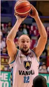  ??  ?? MARCO CUSIN
G Nato a Pordenone il 28 febbraio 1985, gioca a Cremona: 9.6 punti e 8.2 rimbalzi
CIAM-CAST