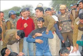  ?? MANOJ DHAKA/HT ?? Jat leaders protesting against the proposed AIJASS rally being evicted from rally venue in Jassia village in Rohtak on Saturday as Rapid Action Force personnel take guard.