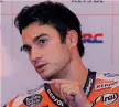  ??  ?? LUI MI MARCAVA, MA IO HO TIRATO LO STESSO E HO VINTO LA SFIDA DANIEL PEDROSA PILOTA HONDA