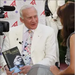  ?? (Photo Eric Dulière) ?? En , quelques pas de Buzz Aldrin à Monaco pour un hommage à la mission Apollo.