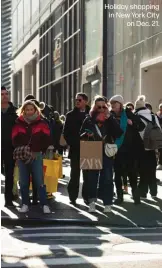  ?? ?? Holiday shopping in New York City on Dec. 21.