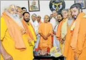  ?? PTI ?? UP chief minister Yogi Adityanath (centre) during a meeting with a delegation of seers from Ayodhya on Thursday.