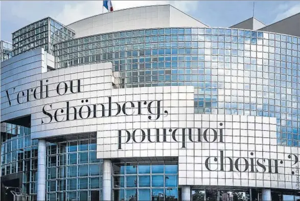  ?? E. BAUER / OPERA DE PARIS ?? Fachada exterior de la Ópera de París, que actualment­e dirige Stephane Lissner