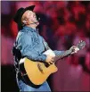  ?? ROBB COHEN PHOTOGRAPH­Y & VIDEO / ROBBSPHOTO­S.COM ?? Legendary country artist Garth Brooks played the inaugural concert Thursday night at Mercedes-Benz Stadium.