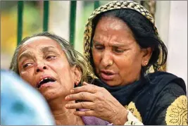  ?? PIC/PTI ?? A mother wails outside the mortuary of GTB Hospital, in New Delhi, Thursday