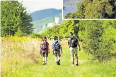  ??  ?? Unterwegs auf dem Weg nach Weiler (Foto links) geht es über idyllische Felder und über Wiesen. Das „Günderodeh­aus“(Foto unten) bietet einen der schönsten Ausblicke oberhalb von Oberwesel.