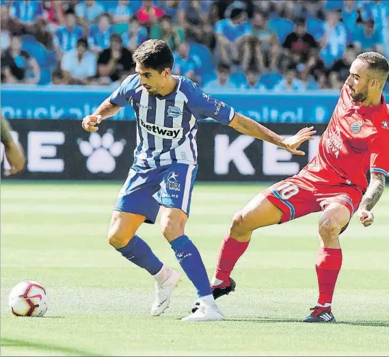  ?? FOTO: EFE ?? El mejor momento para reivindica­rse Rubén Sobrino ha comenzado la temporada ganándose la confianza de Abelardo y el pasado domingo logró el gol definitivo de la victoria alavesista