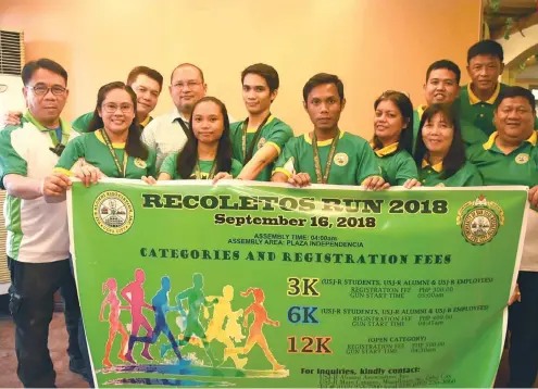  ?? SUNSTAR FOTO / RUEL ROSELLO ?? FOR THE SCHOLARS. The USJ-R Alumni Associatio­n hopes to raise enough funds from the Recoletos Run so they could send more deserving students to college.