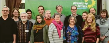  ?? Foto: B90/Die Grünen ?? Der Grünen-Kreisverba­nd hat den Vorstand erweitert. Hintere Reihe von links: Katja Finger, Kanaan Almohammad Alabed, Volker Terpoorten, Elisabeth Heinz, Joachim Hien, Benedikt Rapp, Seraphia Gruber, Uli Demmer. Vordere Reihe von links: Herbert Hartmann, Johann Schneider, Khadija Alkhatib, Dagmar Carsten, Heidi Terpoorten, Yasmin Yildiz, Petra Hien.