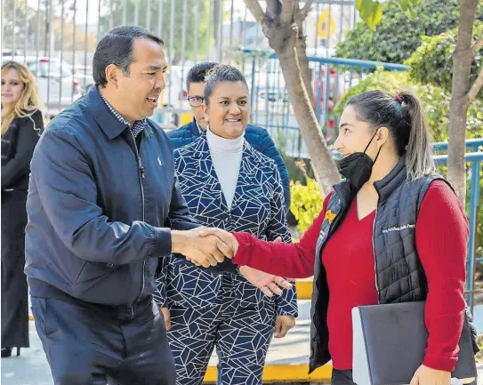  ?? CESAR ORTIZ ?? Compartió diálogos con docentes y alumnos