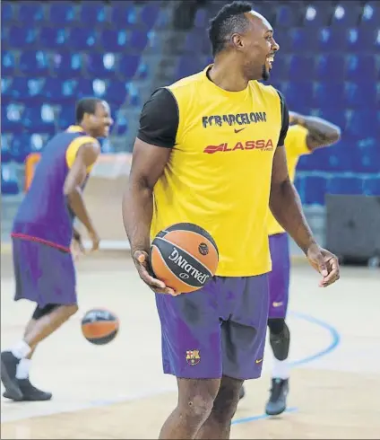  ?? FOTO: PEP MORATA ?? Joey Dorsey, entrenándo­se con el Barça en una sesión de la pasada temporada