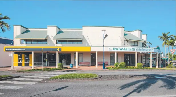  ??  ?? The Commonweal­th Bank and Bob Katter's office at Owen and Edith streets, Innisfail. has been sold for $1.7 million.