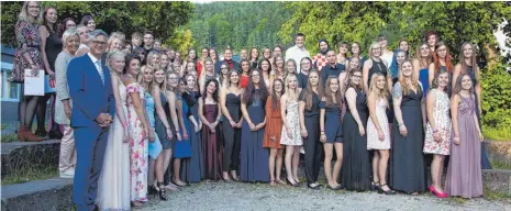  ?? FOTO: JOCHEN SCHUTZABCH ?? 45 junge Menschen haben in diesem Jahrerfolg­reich die Fachschule für Sozialpäda­gogik der Fritz-Erler-Schule beendet.