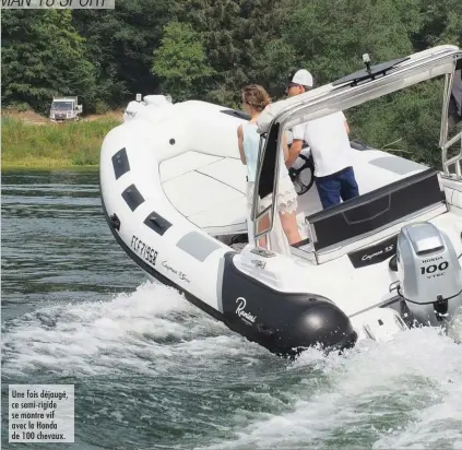  ??  ?? Une fois déjaugé, ce semi-rigide se montre vif avec le Honda de 100 chevaux.