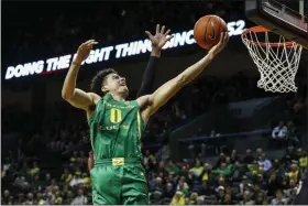  ?? THOMAS BOYD — THE ASSOCIATED PRESS ?? Oregon guard Will Richardson goes in for a lay up against Stanford during the first half of Sunday’s game in Eugene, Ore.