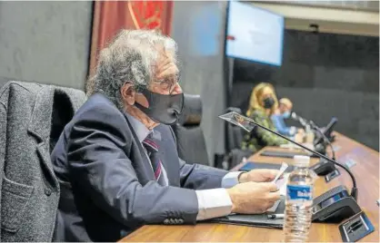  ?? Foto: Iban Aguinaga ?? Javier Goldáraz, presidente de Anfas, ayer durante una comisión parlamenta­ria.