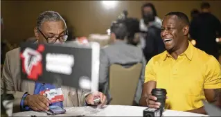  ?? PHELAN M. EBENHACK/ASSOCIATED PRESS ?? Falcons coach Raheem Morris (right) talks with the media Tuesday at the NFL owners meetings. Morris said Kirk Cousins fit the team’s priority of finding an establishe­d quarterbac­k.