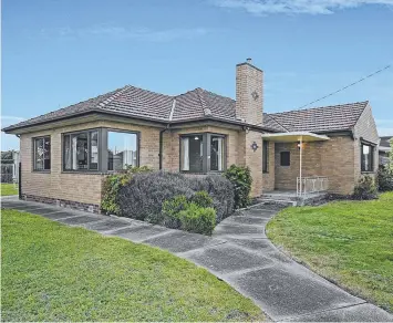  ??  ?? TIME TO DEVELOP: 100 Ballarat Rd (above), Hamlyn Heights, sold under the hammer for $330,000, while 123 Vines Rd (left) sold before auction for almost $370,000.