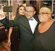  ?? RP-FOTO: PAVETIC ?? Selfie: Stephanie Reese (l.), John Florencio und Juanita Harris