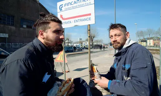  ?? Con il panino ?? Fincantier­i a Marghera ha circa mille operai diretti e 4 mila nelle imprese di subappalto: è su queste ultime che si è aperta l’inchiesta