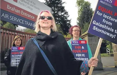  ?? Picture: Kim Cessford. ?? College lecturers on strike at Perth College UHI. From left: June Schulte, Kat MacIntyre and Ellie Moses.