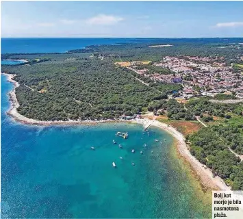  ??  ?? Bolj kot morje je bila nasmetena plaža.