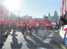  ?? FOTO: JOAN LANUZA ?? La salida de la Cursa. Desde la Avinguda Maria Cristina de Barcelona