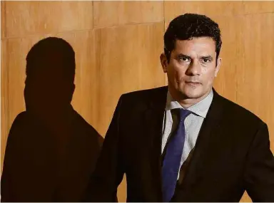  ?? Theo Marques/Folhapress ?? Juiz federal Sergio Moro, futuro ministro da Justiça, durante entrevista coletiva em Curitiba