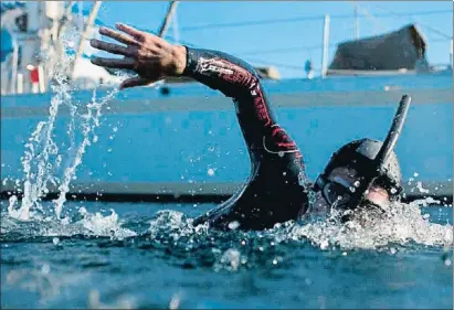  ?? EFE ?? Lecomte tendrá la asistencia de un yate durante su intento de cruzar a nado el océano Pacífico