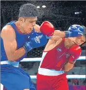  ?? AP ?? India's Shiva Thapa (R) in action against Pakistan's Suleman Baloch during the 60-63.5kg bout on Friday.