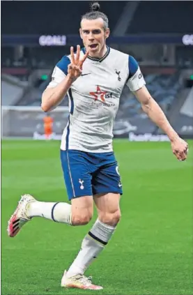  ??  ?? Bale celebra su ‘hat-trick’ al Sheffield en la Premier.