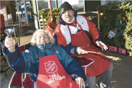  ?? MARY COMPTON/DAILY SOUTHTOWN PHOTOS ?? Mary Compton photograph­ed Verna Furbeck and Oliver Guzman, both of Blue Island, ringing their bells in Oak Forest.